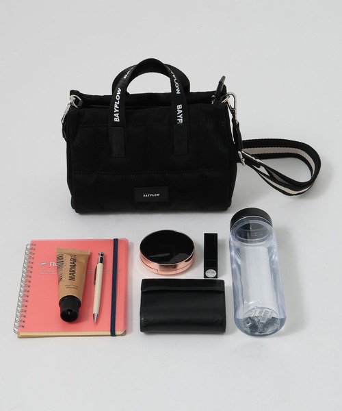 [500mlのペットボトルも入る]ロゴハンドルキルトミニショルダーバッグ（ショルダーバッグ）｜BAYFLOW（ベイフロー）