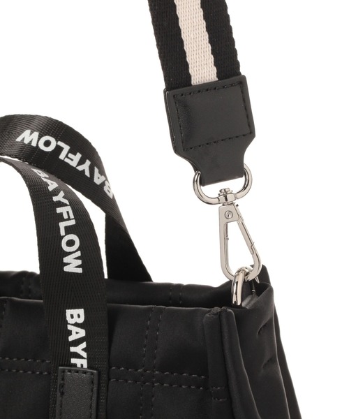 [500mlのペットボトルも入る]ロゴハンドルキルトミニショルダーバッグ（ショルダーバッグ）｜BAYFLOW（ベイフロー）