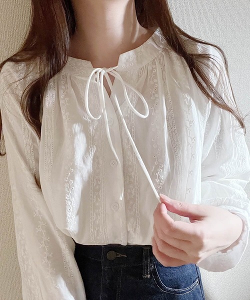 Nana(ナナ)の「フラワー刺繍ブラウス(シャツ/ブラウス・レディース・クリーム/ホワイト・FREE)」の10枚目の写真