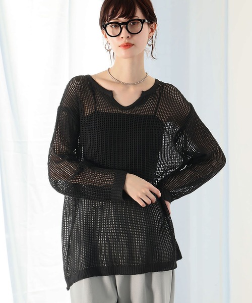 Ampirula(アンピルーラ)の「キーネックオーバーサイズメッシュニットプルオーバー(Tシャツ/カットソー・レディース・ブラック/アイボリー・FREE)」の1枚目の写真