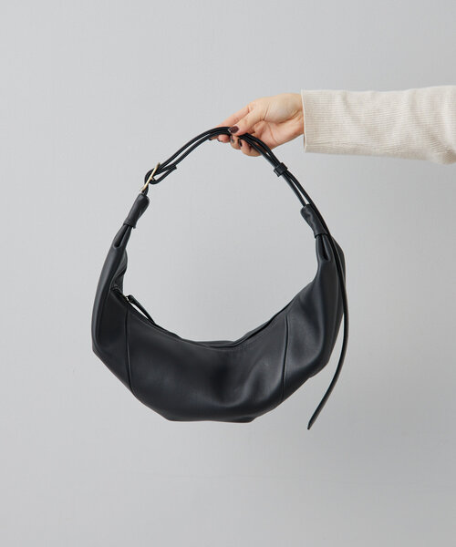 ear PAPILLONNER（イアパピヨネ）の「【YURT(ユルト)】HAMAKA/ムーンショルダーバッグ/ボディーバッグ（ショルダーバッグ・レディース・ブラック・FREE）」の2枚目の写真