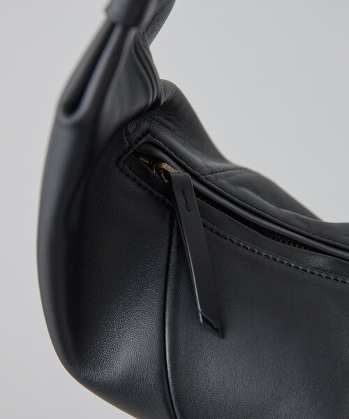 ear PAPILLONNER（イアパピヨネ）の「【YURT(ユルト)】HAMAKA/ムーンショルダーバッグ/ボディーバッグ（ショルダーバッグ・レディース・ブラック・FREE）」の6枚目の写真