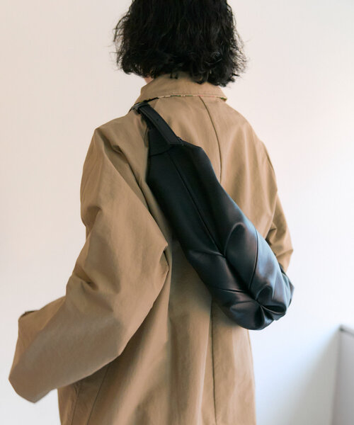 ear PAPILLONNER（イアパピヨネ）の「【YURT(ユルト)】HAMAKA/ムーンショルダーバッグ/ボディーバッグ（ショルダーバッグ・レディース・ブラック・FREE）」の12枚目の写真