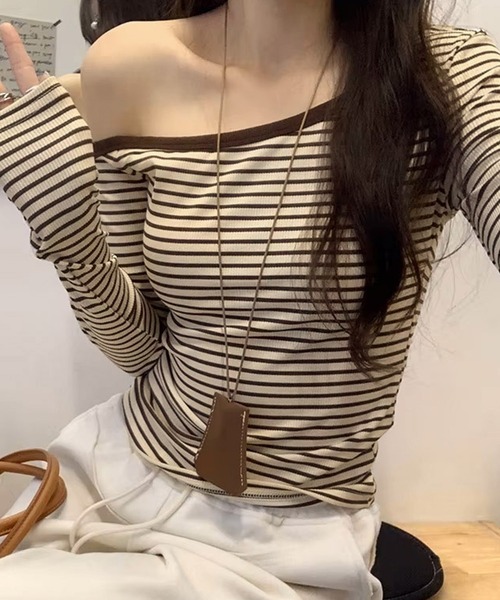 ALTROSE(アルトローズ)の「ボーダー柄 オフショル カットソー(Tシャツ/カットソー・レディース・グレー/ブラウン/ネイビー・FREE)」の14枚目の写真
