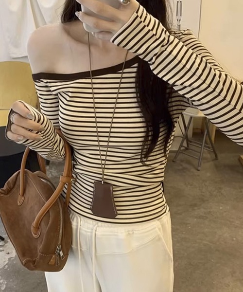 ALTROSE(アルトローズ)の「ボーダー柄 オフショル カットソー(Tシャツ/カットソー・レディース・グレー/ブラウン/ネイビー・FREE)」の15枚目の写真