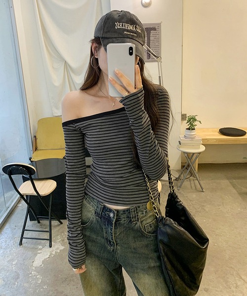 ALTROSE(アルトローズ)の「ボーダー柄 オフショル カットソー(Tシャツ/カットソー・レディース・グレー/ブラウン/ネイビー・FREE)」の12枚目の写真