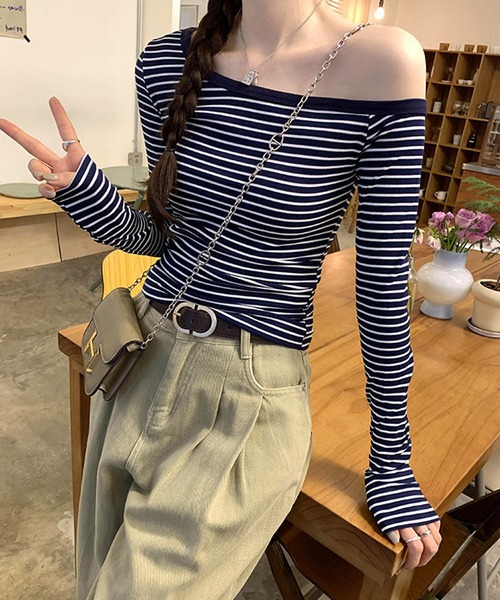 ALTROSE(アルトローズ)の「ボーダー柄 オフショル カットソー(Tシャツ/カットソー・レディース・グレー/ブラウン/ネイビー・FREE)」の16枚目の写真