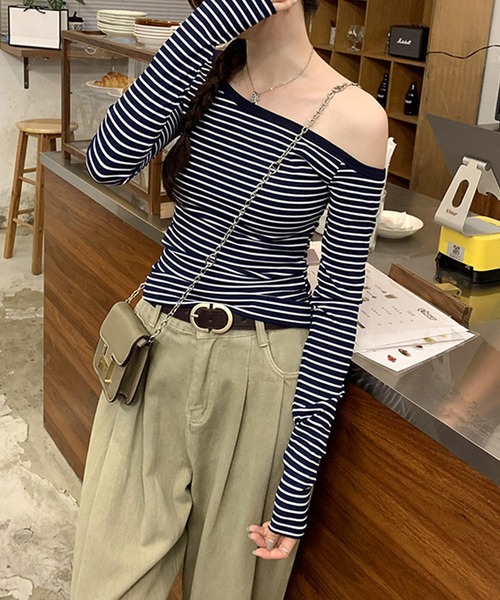 ALTROSE(アルトローズ)の「ボーダー柄 オフショル カットソー(Tシャツ/カットソー・レディース・グレー/ブラウン/ネイビー・FREE)」の18枚目の写真