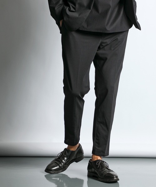 The DUFFER of ST.GEORGE（ザダファーオブセントジョージ）の「TECHNICAL MESH SET UP BASIC FIT SLACKS：セットアップ テクニカルメッシュ ベーシックスラックス（スラックス・メンズ・ブラック/チャコールグレー・SMALL/X-LARGE/LARGE/MEDIUM）」の2枚目の写真