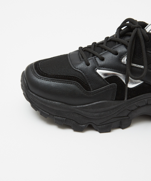 Au BANNISTER（オゥバニスター）の「【販売店舗限定】厚底/軽量 メタリックポイント スニーカー（スニーカー・レディース・ブラック/ホワイト・S/M/L/LL）」の6枚目の写真