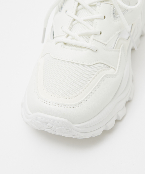 Au BANNISTER（オゥバニスター）の「【販売店舗限定】厚底/軽量 メタリックポイント スニーカー（スニーカー・レディース・ブラック/ホワイト・S/M/L/LL）」の16枚目の写真