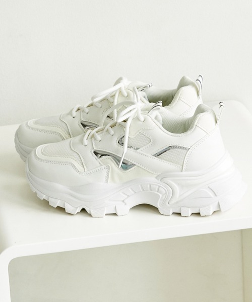 Au BANNISTER（オゥバニスター）の「【販売店舗限定】厚底/軽量 メタリックポイント スニーカー（スニーカー・レディース・ブラック/ホワイト・S/M/L/LL）」の2枚目の写真