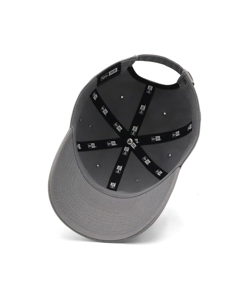 NEW ERA（ニューエラ）の「ニューエラキャップ カジュアルクラシック 手書き風ロゴ ONSPOTZ別注（キャップ・メンズ・グレー/ホワイト/ブラウン/ブラック/ベージュ/ネイビー・FREE）」の12枚目の写真