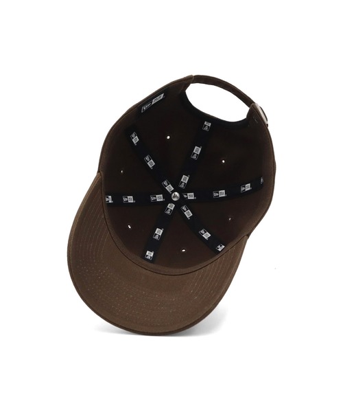 NEW ERA（ニューエラ）の「ニューエラキャップ カジュアルクラシック 手書き風ロゴ ONSPOTZ別注（キャップ・メンズ・グレー/ホワイト/ブラウン/ブラック/ベージュ/ネイビー・FREE）」の17枚目の写真