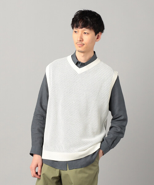 COMME CA MEN(コムサメン)の「ペーパーヤーン透かし編み ベスト(ニット/セーター・メンズ・チャコールグレー/ホワイト/ブラック・L/M)」の1枚目の写真