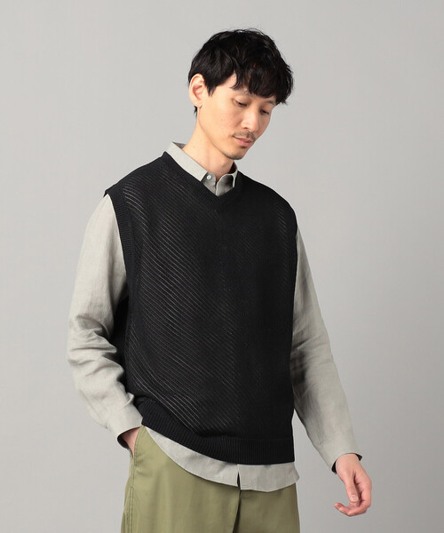 COMME CA MEN(コムサメン)の「ペーパーヤーン透かし編み ベスト(ニット/セーター・メンズ・チャコールグレー/ホワイト/ブラック・L/M)」の2枚目の写真