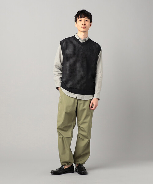 COMME CA MEN(コムサメン)の「ペーパーヤーン透かし編み ベスト(ニット/セーター・メンズ・チャコールグレー/ホワイト/ブラック・L/M)」の4枚目の写真