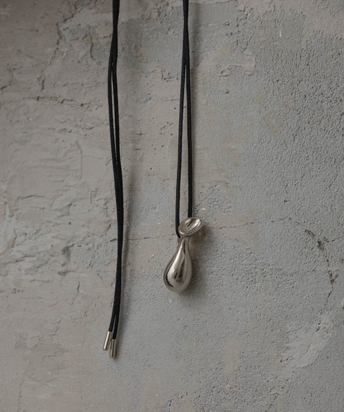 ADAM ET ROPE'（アダムエロペ）の「【EMOELLE】水挿しモチーフネックレス（ネックレス・レディース・ゴールド系その他/シルバー系その他・FREE）」の2枚目の写真