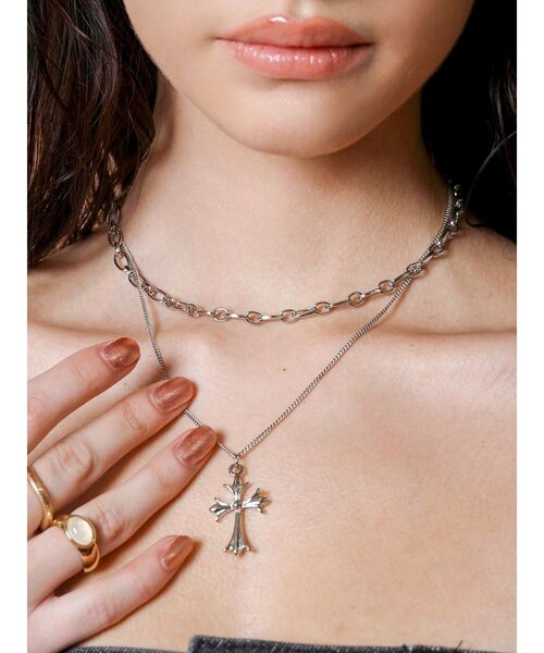 EVRIS（エヴリス）の「CROSS MOTIF 2連ネックレス（ネックレス・レディース・シルバー/ゴールド・FREE）」の2枚目の写真