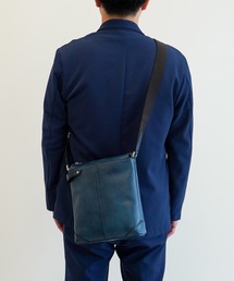 ultima TOKYO（ウルティマトーキョー）の「ショルダーバッグ ultima TOKYO バート タテ型 牛革（ショルダーバッグ）」