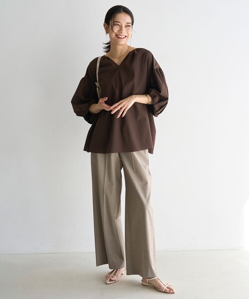 UNFILO(アンフィーロ)の「BREEZEMOVE ボリュームブラウス(シャツ/ブラウス・レディース・ライトイエロー系/グリーン系/ダークブラウン系/ブラック系/アイボリー系・X-LARGE/XX-LARGE)」の7枚目の写真