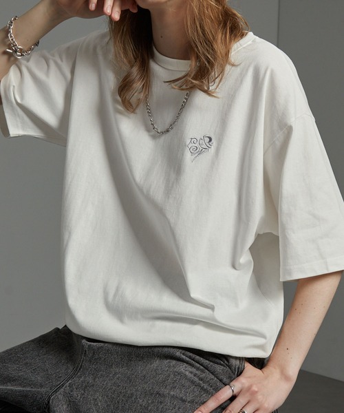 MONO-MART(モノマート)の「【CIYOT】ハートロゴ ワンポイント刺繍 ドロストバルーンシルエットクルーネック半袖Tシャツ(Tシャツ/カットソー・メンズ・オフホワイト/スモークグレー/ブラック/レッド系/ブルー系・M/L)」の17枚目の写真