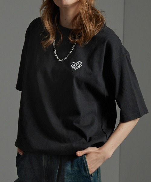 MONO-MART(モノマート)の「【CIYOT】ハートロゴ ワンポイント刺繍 ドロストバルーンシルエットクルーネック半袖Tシャツ(Tシャツ/カットソー・メンズ・オフホワイト/スモークグレー/ブラック/レッド系/ブルー系・M/L)」の9枚目の写真