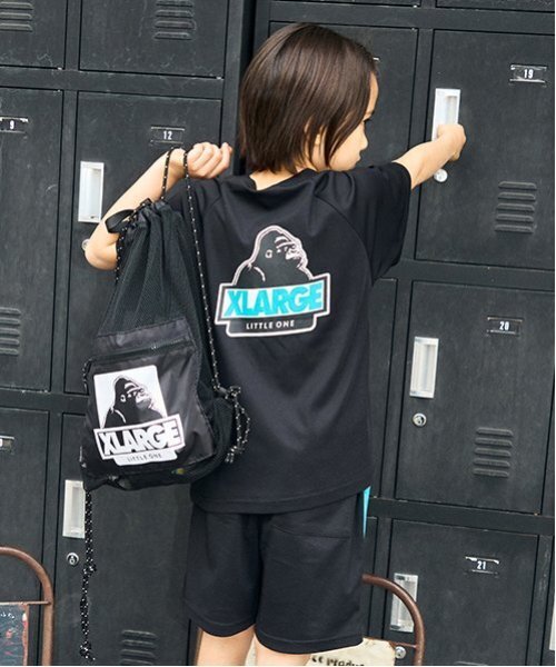 XLARGE KIDS(エクストララージキッズ)の「OGゴリラメッシュナップサック(バックパック/リュック・キッズ・ブラック/ネイビー/イエロー/グレー・F)」の2枚目の写真