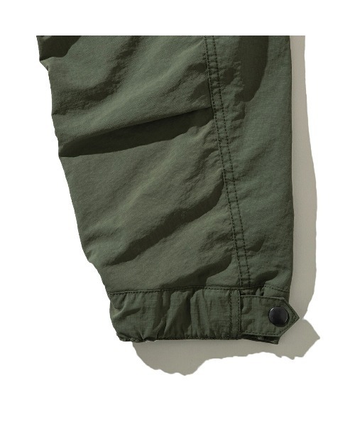 UNFRM OUTDOOR STANDARD（ユニフォームアウトドアスタンダード）の「UNFRM OUTDOOR STANDARD PACKABLE RIPSTOP BALCOLLAR COAT (ユニフォーム アウトドアスタンダード パッカブル リップストップ バルカラーコート)（その他アウター・メンズ・オリーブ・X-LARGE/LARGE）」の2枚目の写真