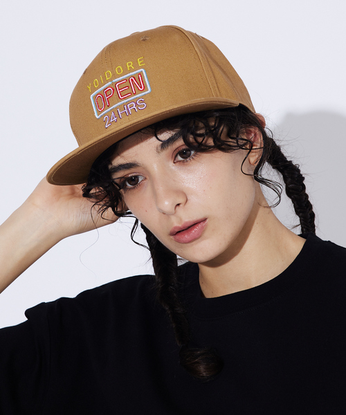 ABAHOUSE（アバハウス）の「【YOIDORE/ヨイドレ 】 酒愛好家BOX刺繍 CAP/ベースボールキャップ（キャップ・メンズ・ブラック系その他/ブラウン系その他/ブラック系その他2/ベージュ系その他2・フリー）」の10枚目の写真