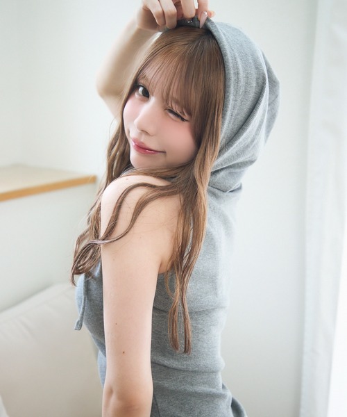 TITTY&CO.(ティティーアンドコー)の「ノースリーブダブルジップフーディ(パーカー・レディース・チャコールグレー/ホワイト/ベージュ/グレー・FREE)」の5枚目の写真