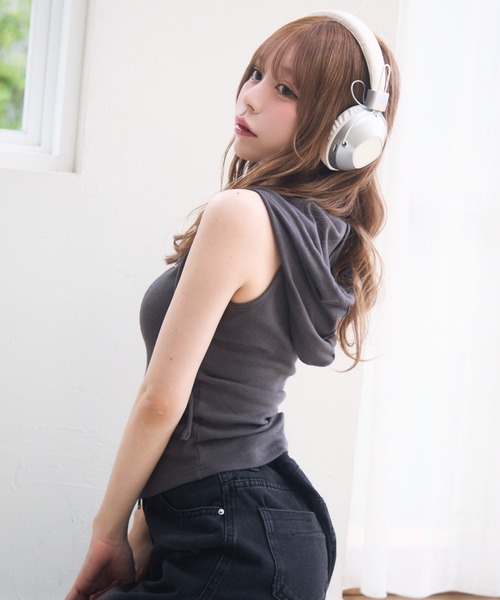 TITTY&CO.(ティティーアンドコー)の「ノースリーブダブルジップフーディ(パーカー・レディース・チャコールグレー/ホワイト/ベージュ/グレー・FREE)」の18枚目の写真