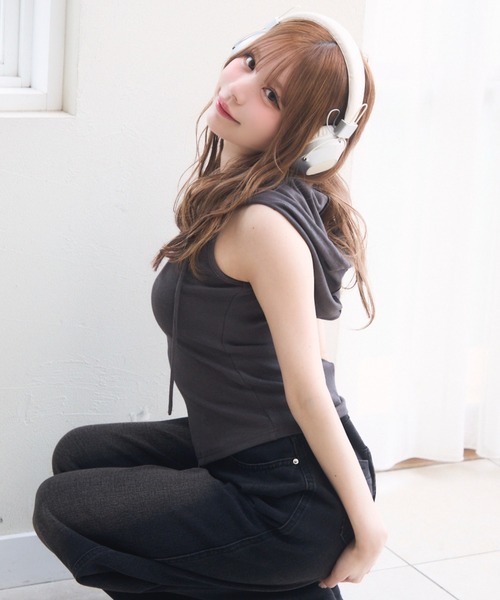 TITTY&CO.(ティティーアンドコー)の「ノースリーブダブルジップフーディ(パーカー・レディース・チャコールグレー/ホワイト/ベージュ/グレー・FREE)」の21枚目の写真