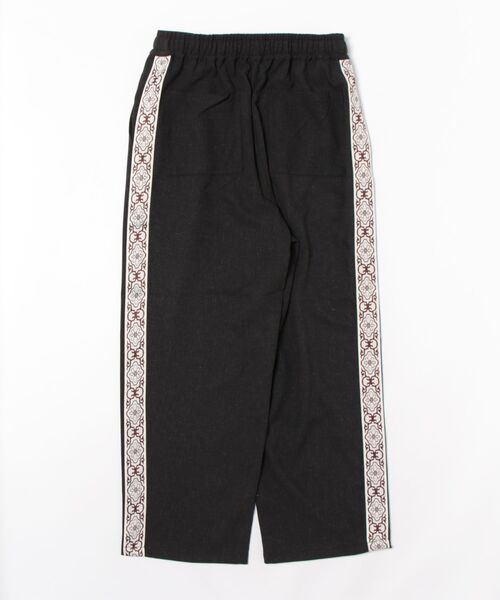 Revo.（レボ）の「Revo. ジオメテープ サイドライン イージーパンツ（スラックス・メンズ・グレイッシュベージュ/ブラック・2/1）」の3枚目の写真