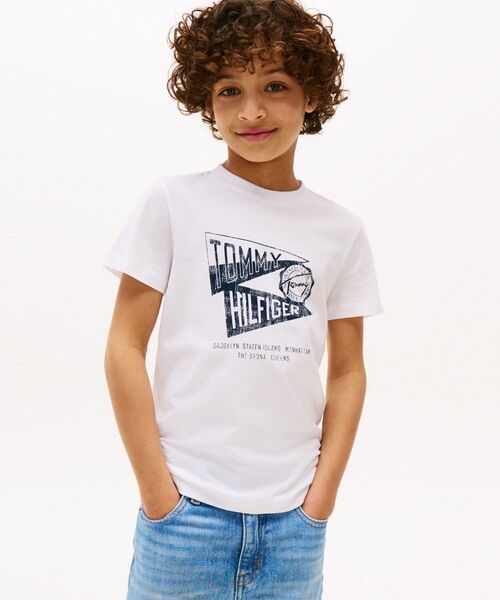 TOMMY HILFIGER（トミーヒルフィガー）の「BOYS テクスチャードグラフィックショートスリーブTシャツ（Tシャツ/カットソー・キッズ・レッド/ネイビー/ライトグリーン/ホワイト・160cm/130cm/150cm/140cm）」の2枚目の写真