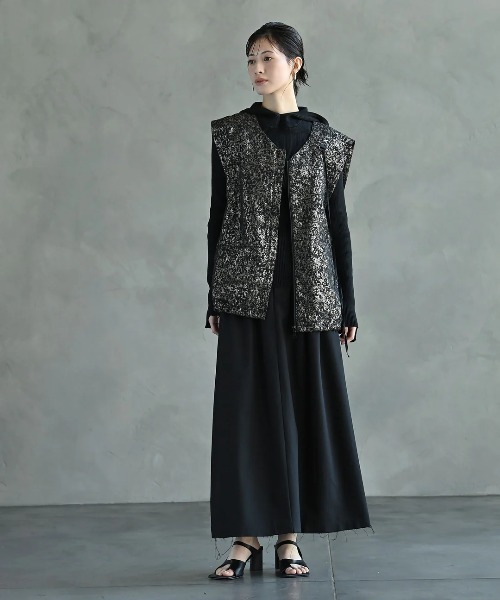 funda mine（ファンダマイン）の「グリッタージャガードベスト（ベスト・レディース・ゴールド・FREE）」の3枚目の写真