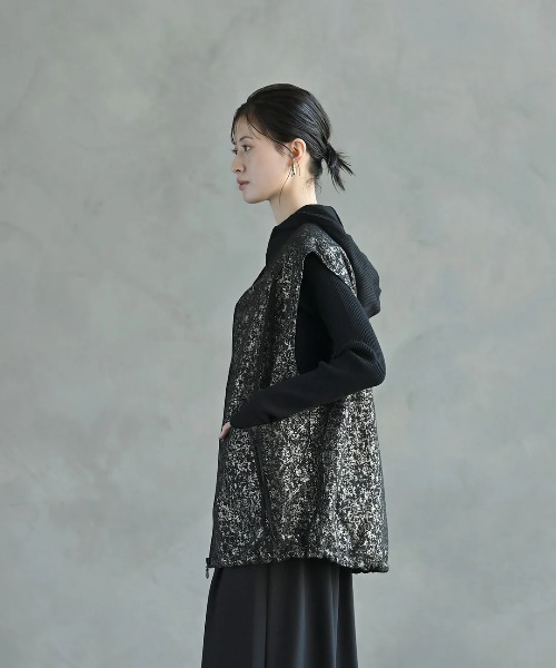 funda mine（ファンダマイン）の「グリッタージャガードベスト（ベスト・レディース・ゴールド・FREE）」の4枚目の写真