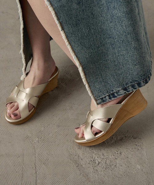 Fashion Letter(ファッションレター)の「日本製 フェイクレザーサボサンダル レディース 痛くないサンダル(サンダル・レディース・ゴールド/ブロンズ/ホワイト/ブラック・S/M/L/LL)」の8枚目の写真