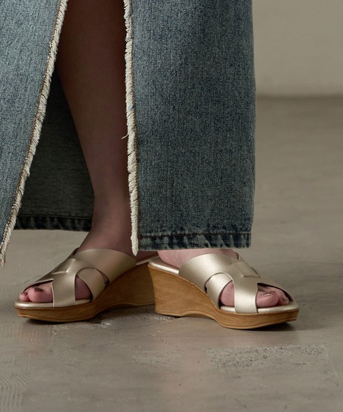 Fashion Letter(ファッションレター)の「日本製 フェイクレザーサボサンダル レディース 痛くないサンダル(サンダル・レディース・ゴールド/ブロンズ/ホワイト/ブラック・S/M/L/LL)」の9枚目の写真