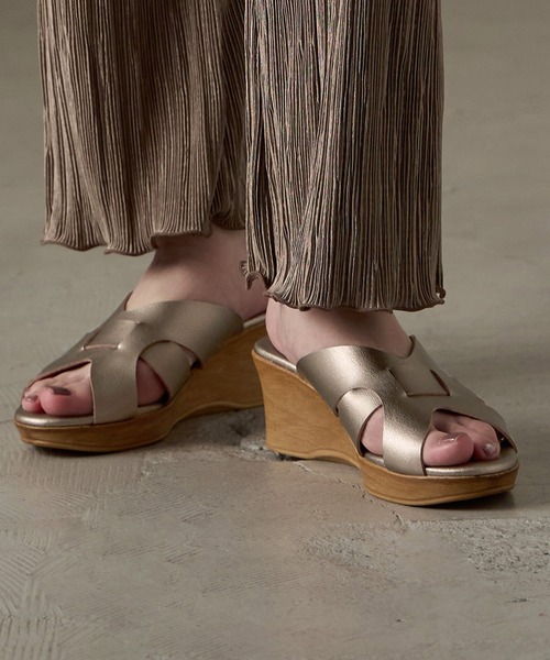 Fashion Letter(ファッションレター)の「日本製 フェイクレザーサボサンダル レディース 痛くないサンダル(サンダル・レディース・ゴールド/ブロンズ/ホワイト/ブラック・S/M/L/LL)」の17枚目の写真