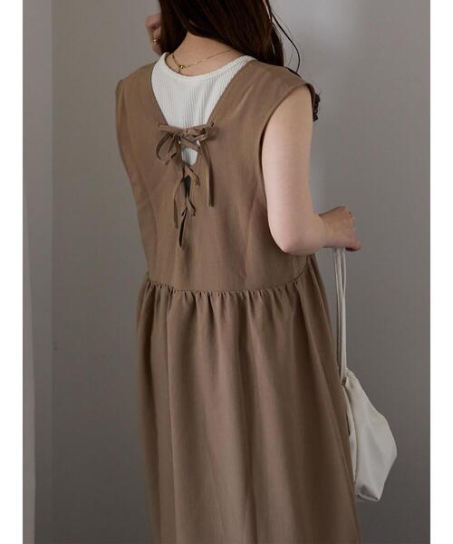 ehka sopo(エヘカソポ)の「Vネックノースリーブワンピース(ワンピース・レディース・モカ/キナリ/ブラック・F)」の1枚目の写真