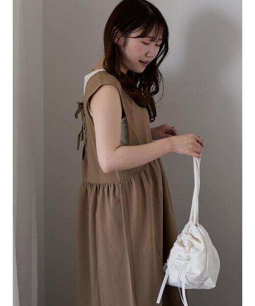 ehka sopo(エヘカソポ)の「Vネックノースリーブワンピース(ワンピース・レディース・モカ/キナリ/ブラック・F)」の20枚目の写真