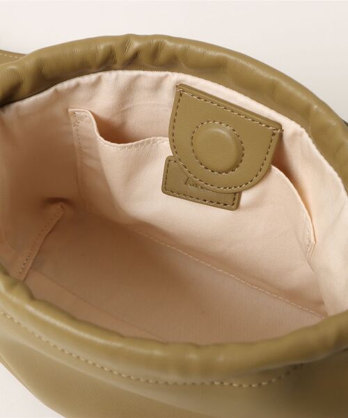 A.P.C.（アーペーセー）の「SAC NINON MINI（トートバッグ・レディース・ブラック/オリーブ・ONESIZE）」の6枚目の写真