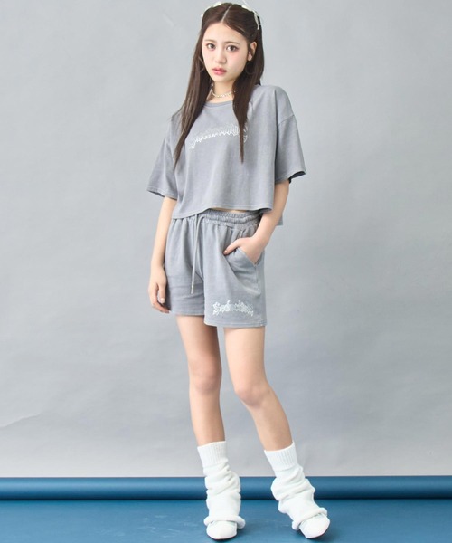ANAP(アナップ)の「ピグメント ビジューロゴ クロップドTシャツ(Tシャツ/カットソー・レディース・レッド/ライトグレー/ブラック系その他・FREE)」の10枚目の写真