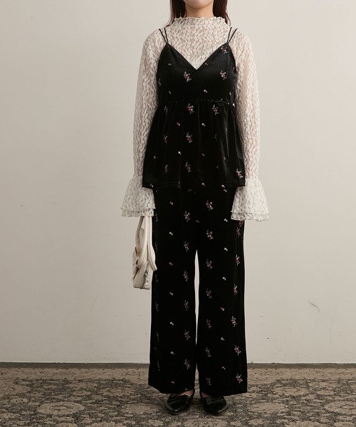 BONLECILL noir（ボンルシールノワール）の「【BONLECILL noir】ショルダーリボンペプラム切替フラワー刺繍ベロアオールインワン（つなぎ/オールインワン・レディース・ブラック系1/ブラック系2・L/M）」の5枚目の写真