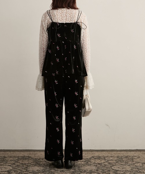 BONLECILL noir（ボンルシールノワール）の「【BONLECILL noir】ショルダーリボンペプラム切替フラワー刺繍ベロアオールインワン（つなぎ/オールインワン・レディース・ブラック系1/ブラック系2・L/M）」の6枚目の写真