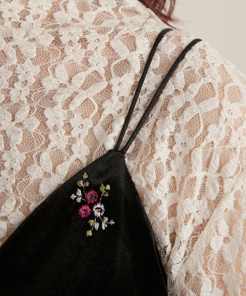 BONLECILL noir（ボンルシールノワール）の「【BONLECILL noir】ショルダーリボンペプラム切替フラワー刺繍ベロアオールインワン（つなぎ/オールインワン・レディース・ブラック系1/ブラック系2・L/M）」の11枚目の写真