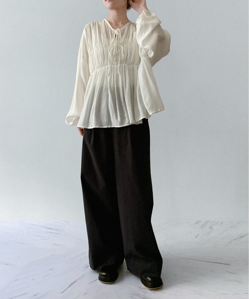 on:nue（オンニュ）の「【on:nue】[着用動画あり！] フロントリボンギャザーブラウス（シャツ/ブラウス・レディース・ホワイト/ブラック・FREE）」の14枚目の写真