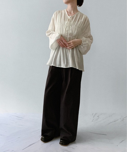 on:nue（オンニュ）の「【on:nue】[着用動画あり！] フロントリボンギャザーブラウス（シャツ/ブラウス・レディース・ホワイト/ブラック・FREE）」の17枚目の写真