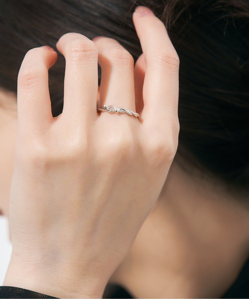 Jewel closet by L&Co.(ジュエルクローゼットバイエルアンドコー)の「プラチナ ヘビ/スネーク リング(リング・レディース・プラチナム・13号/15号)」の3枚目の写真